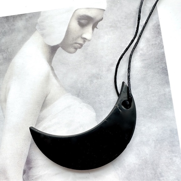 Elite Shungite Crescent Moon Healing EMF Protection Pendant Necklace - Picture 1 of 9